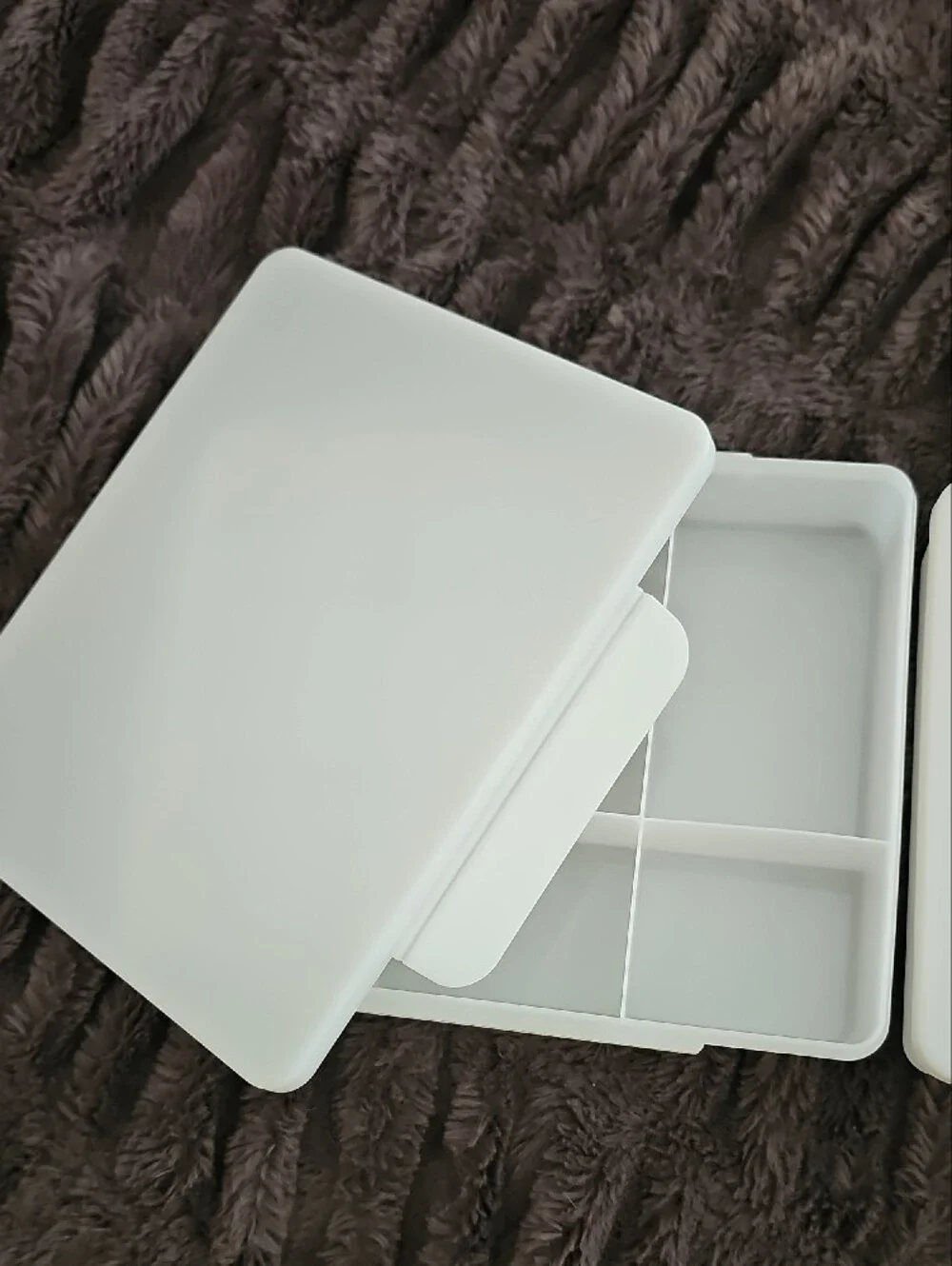 Target white compartment
